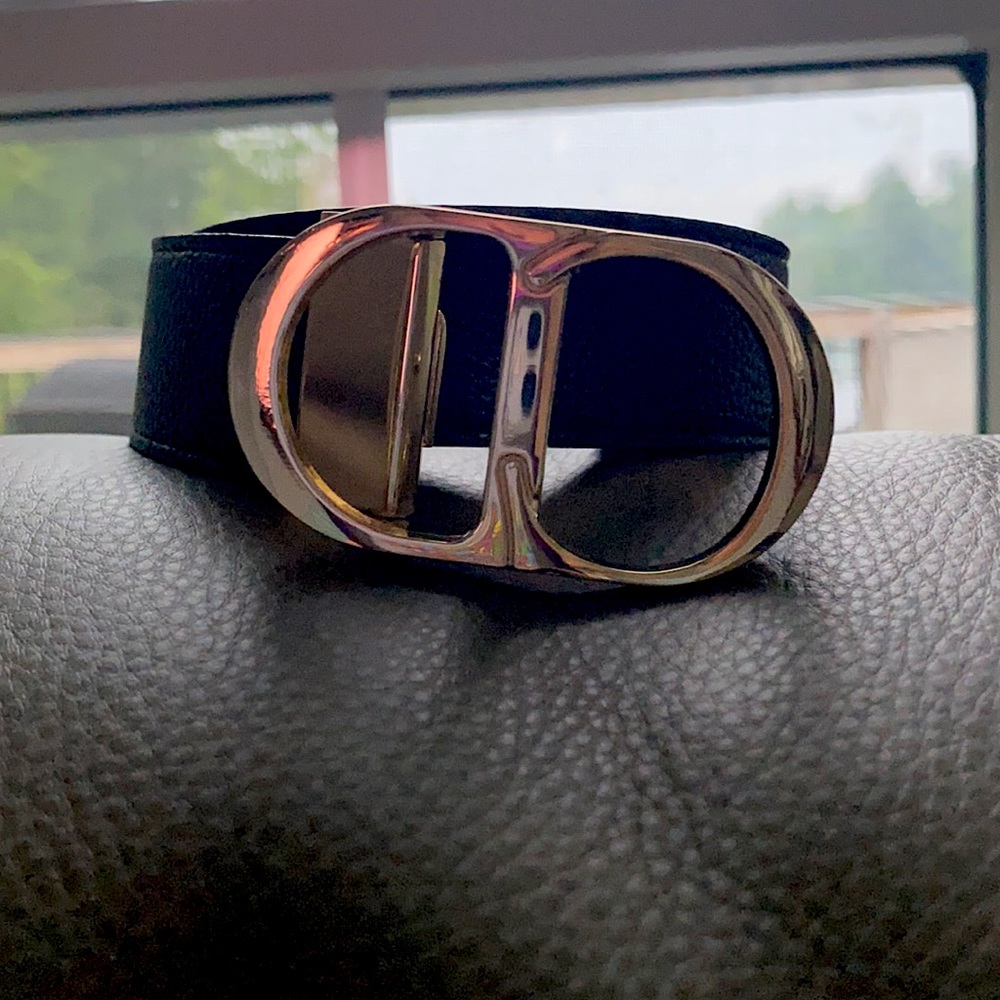 Black belt With gold logo. 2 feet